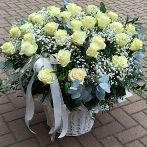Kosz Białych róż